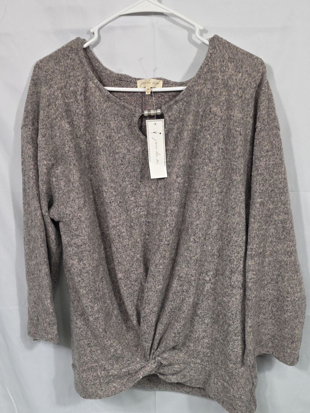 Joie De Vivre Twist-Front Knit Top in Heather Gray Womens 1X (W339)